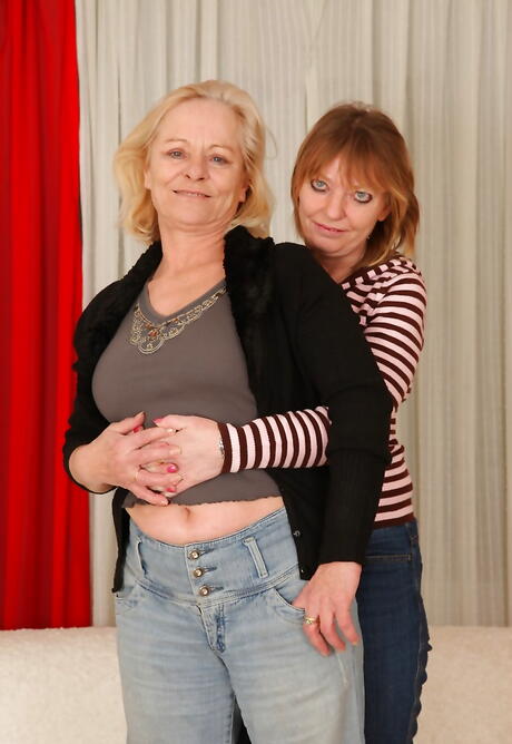 Amazing expirienced lesbians Sara D and Jane C licking wet pussies during hot lesbian sex 