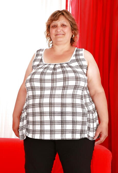 Delightful older Zuzana A shows big hooters and spreads her legs 