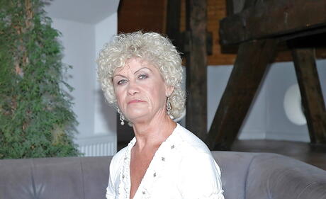 Superb german grandma Effie exposes her butt in stockings and plays with dildo 