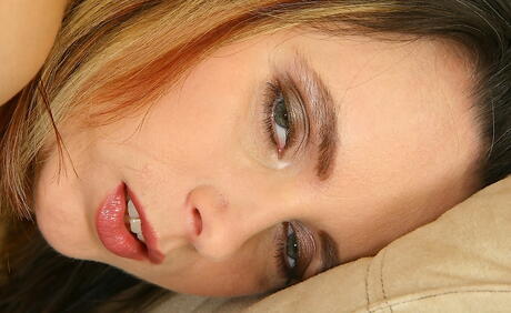 Hot older Corina reveals her ass in and playing with sex toy 