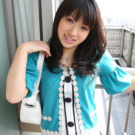 Sylphlike japanese teen Miu showing her butt outdoor